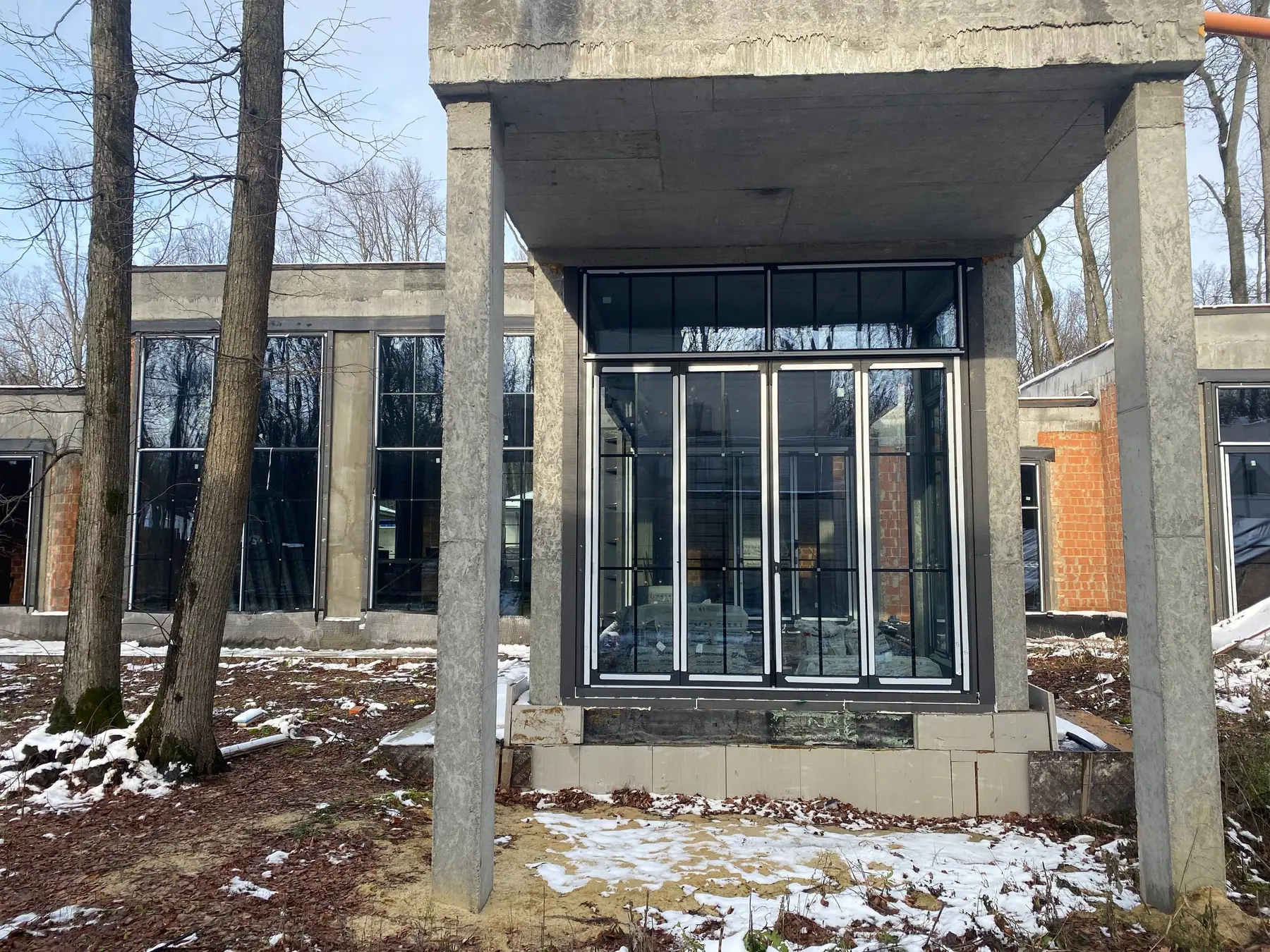 Kharkiv house — façade and folding glazing at the entrance