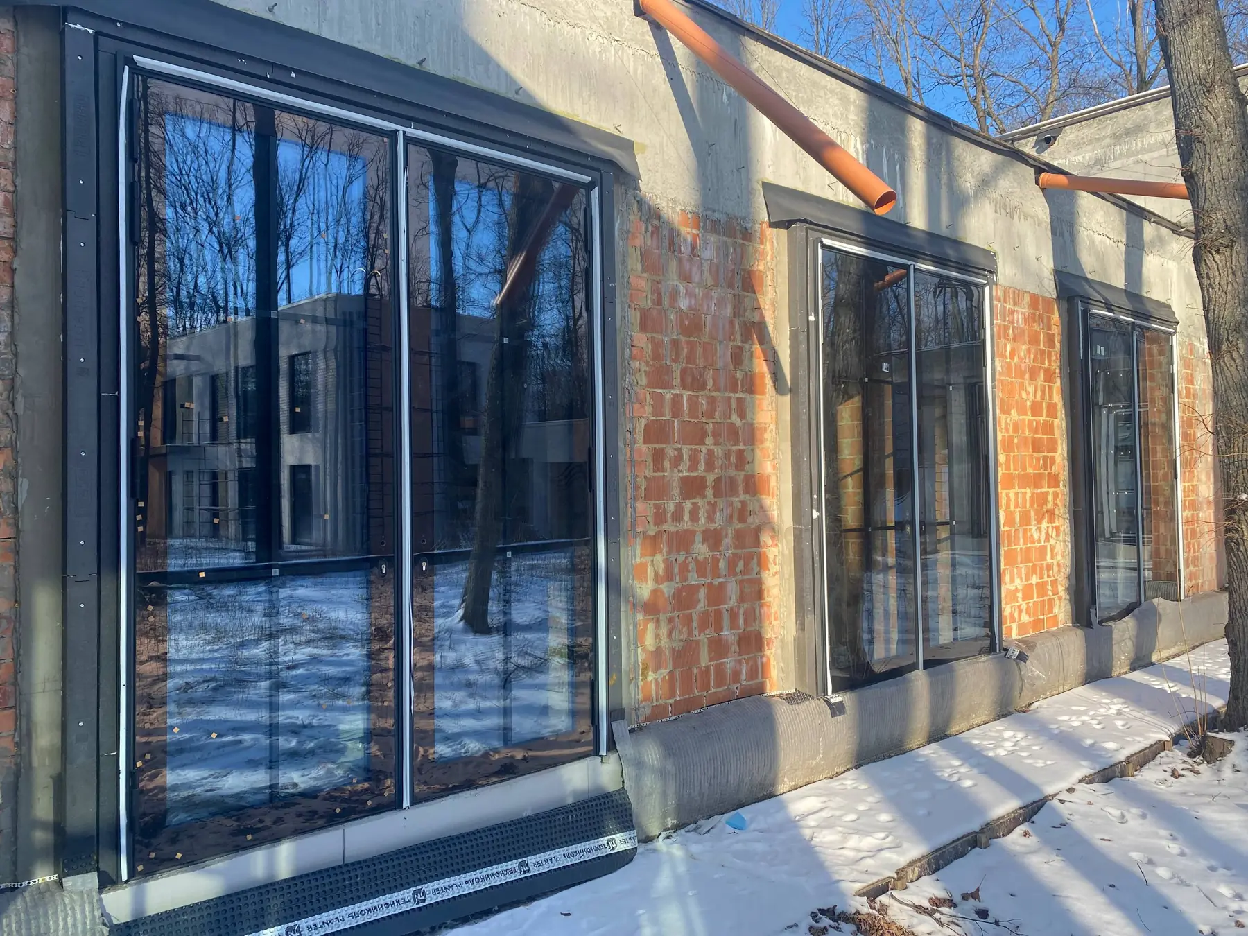 Kharkiv house — panoramic Schüco window assemblies