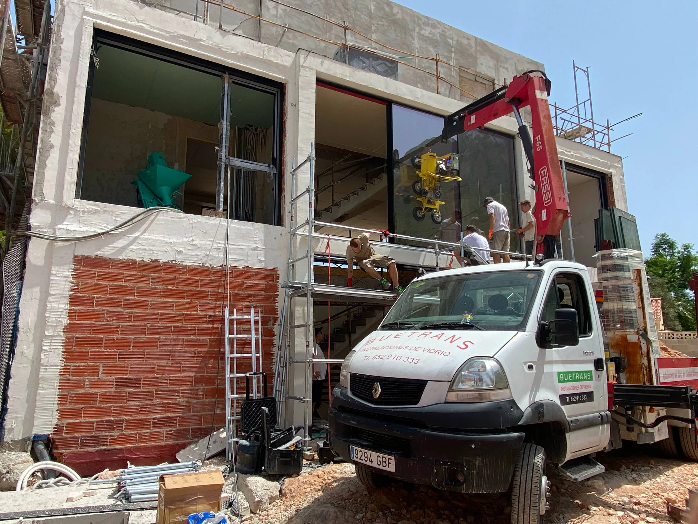 LARGE-FORMAT GLAZING